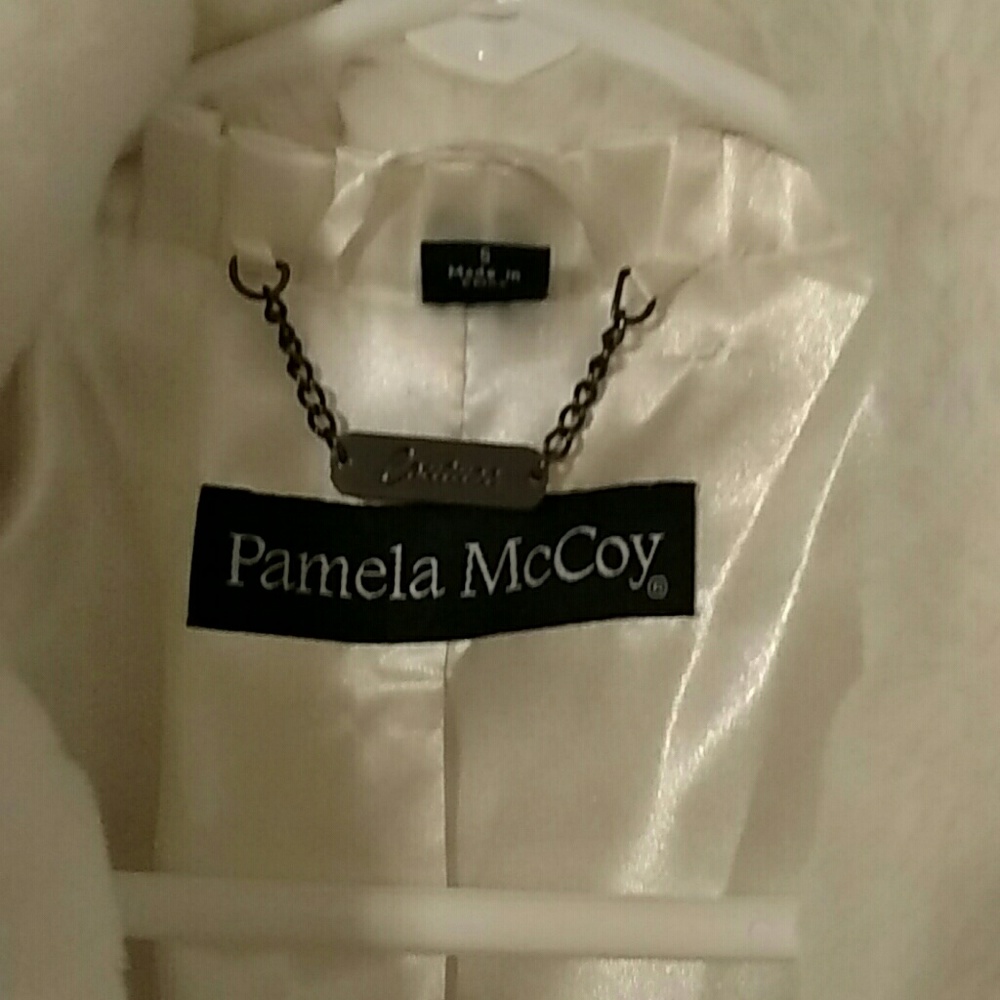 Pamela McCoy Ivory Faux Fur Jacket - Picture 3 of 4